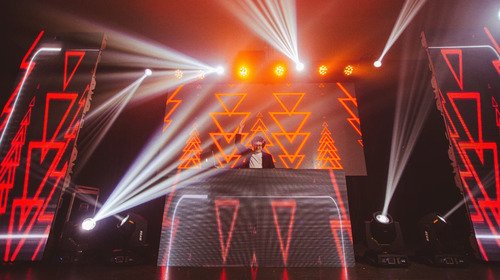 Interactive Visual Design Trends in Contemporary Electronic Music Performances